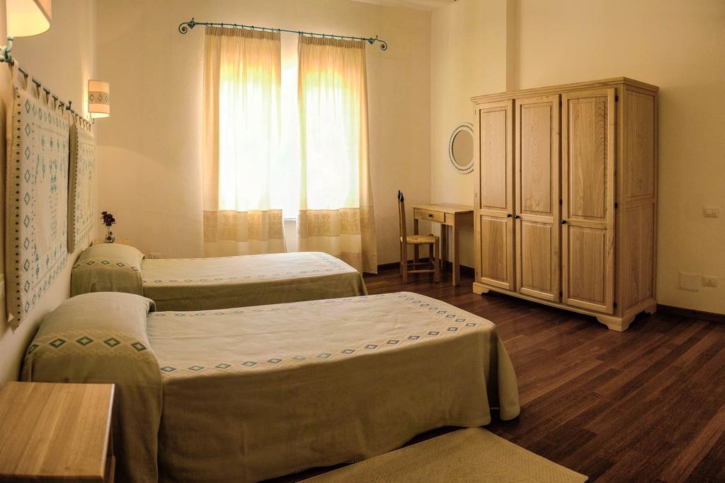 Omu Axiu Hotel Orroli Room photo